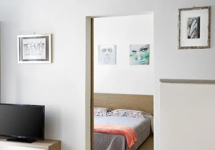 Luna At Your Fingertips Apartment Florenz