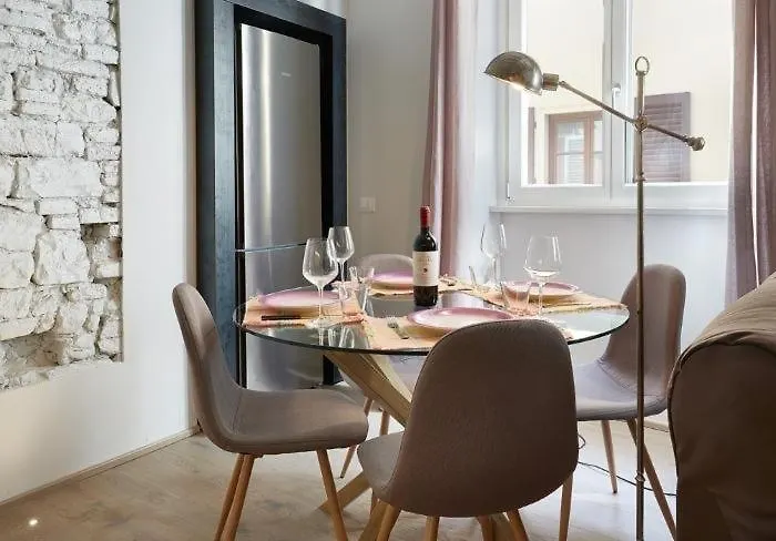 Luna At Your Fingertips Apartment Florenz